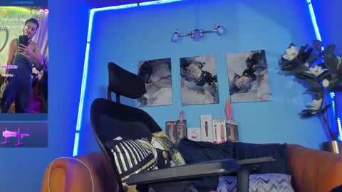 Snapshot of _hairybeard_ chatting on October 9, 8:18 pm Mathews online show from October 9, 8:18 pm