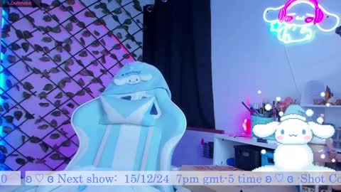 Snapshot of _heavenly_blue_ chatting on December 15, 8:30 am Bluey online show from December 15, 8:30 am