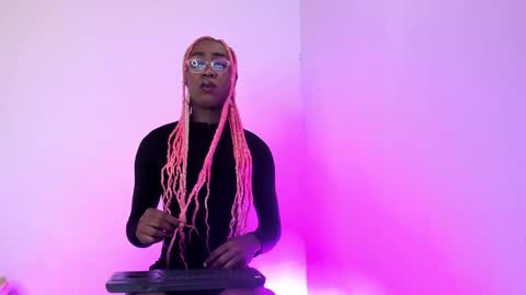 Snapshot of _itsbrit chatting on November 28, 10:45 pm Brit online show from November 28, 10:45 pm