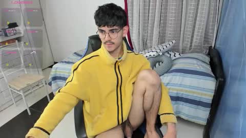 Snapshot of _jamesboy chatting on December 15, 3:11 am James online show from December 15, 3:11 am