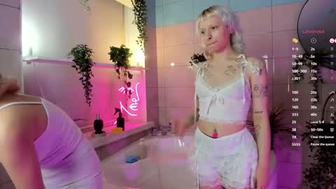 Lolly and Dora online show from December 2, 9:10 pm