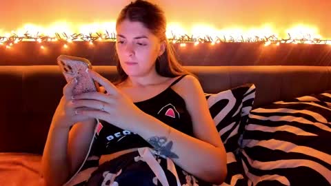 Snapshot of _just_a_simple_girl chatting on December 22, 8:14 pm _just_a_simple_girl online show from December 22, 8:14 pm