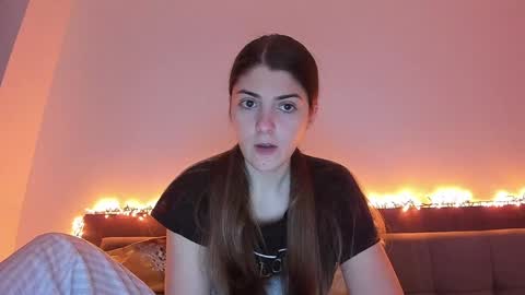 Snapshot of _just_a_simple_girl chatting on January 4, 10:05 am _just_a_simple_girl online show from January 4, 10:05 am