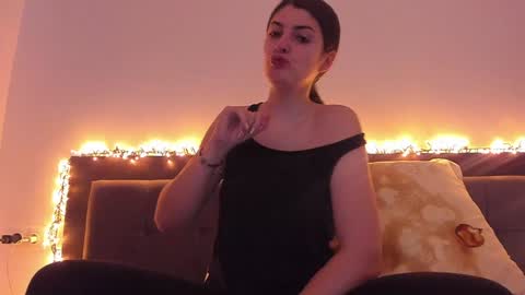 Snapshot of _just_a_simple_girl chatting on January 5, 12:53 pm _just_a_simple_girl online show from January 5, 12:53 pm