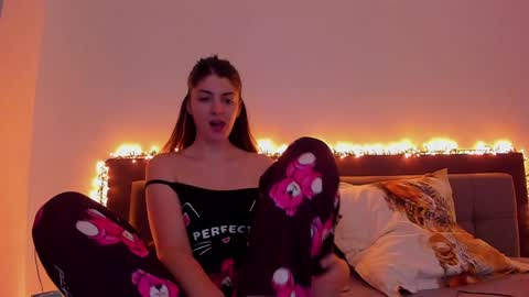 Snapshot of _just_a_simple_girl chatting on January 9, 11:36 am _just_a_simple_girl online show from January 9, 11:36 am