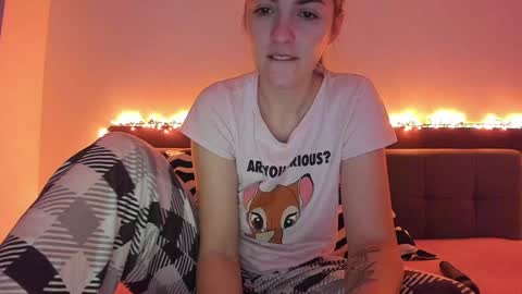 Snapshot of _just_a_simple_girl chatting on January 13, 10:25 am _just_a_simple_girl online show from January 13, 10:25 am