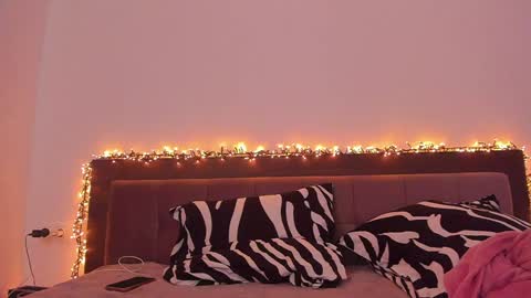 Snapshot of _just_a_simple_girl chatting on January 15, 1:20 pm _just_a_simple_girl online show from January 15, 1:20 pm