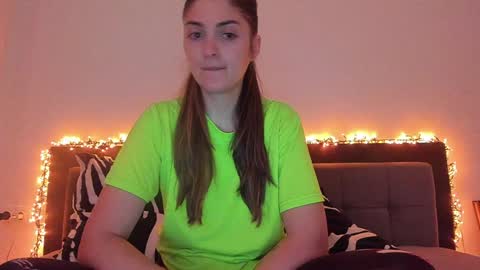 Snapshot of _just_a_simple_girl chatting on January 16, 11:37 am _just_a_simple_girl online show from January 16, 11:37 am