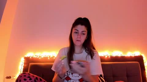 Snapshot of _just_a_simple_girl chatting on January 22, 9:02 am _just_a_simple_girl online show from January 22, 9:02 am