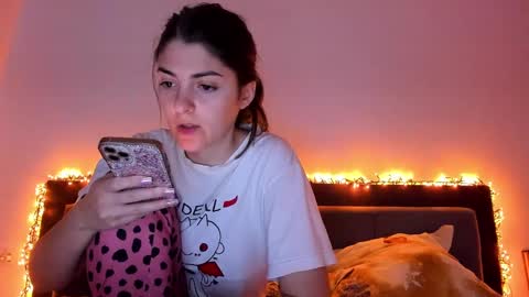 Snapshot of _just_a_simple_girl chatting on January 24, 3:02 pm _just_a_simple_girl online show from January 24, 3:02 pm