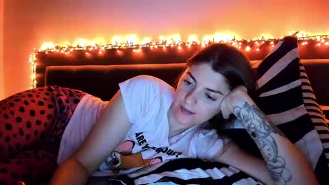 Snapshot of _just_a_simple_girl chatting on February 7, 7:27 pm _just_a_simple_girl online show from February 7, 7:27 pm