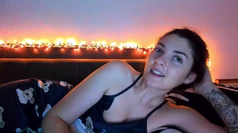 Snapshot of _just_a_simple_girl chatting on February 8, 7:27 pm _just_a_simple_girl online show from February 8, 7:27 pm