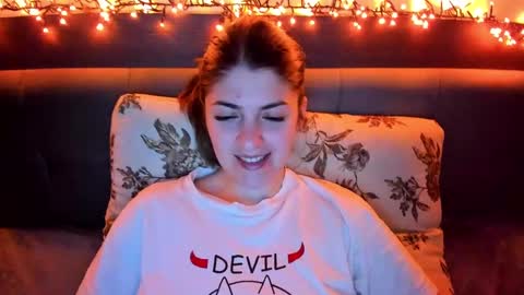 Snapshot of _just_a_simple_girl chatting on February 19, 5:27 pm _just_a_simple_girl online show from February 19, 5:27 pm