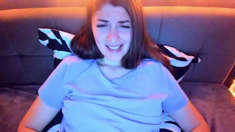 Snapshot of _just_a_simple_girl chatting on February 25, 5:47 pm _just_a_simple_girl online show from February 25, 5:47 pm