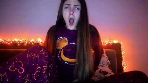 Snapshot of _just_a_simple_girl chatting on February 28, 11:58 am _just_a_simple_girl online show from February 28, 11:58 am