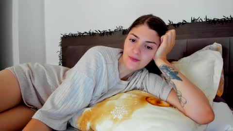 Snapshot of _just_a_simple_girl chatting on October 1, 11:27 am _just_a_simple_girl online show from October 1, 11:27 am