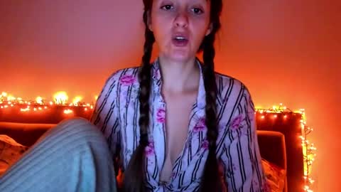 Snapshot of _just_a_simple_girl chatting on October 15, 11:32 am _just_a_simple_girl online show from October 15, 11:32 am