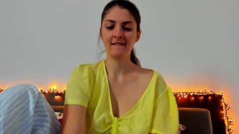 Snapshot of _just_a_simple_girl chatting on October 16, 11:22 am _just_a_simple_girl online show from October 16, 11:22 am