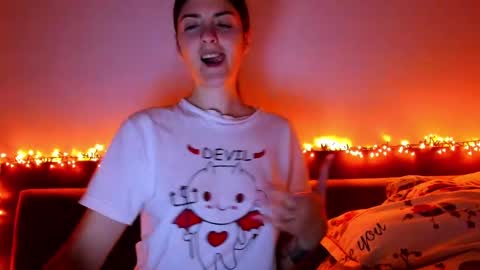 Snapshot of _just_a_simple_girl chatting on October 19, 3:34 pm _just_a_simple_girl online show from October 19, 3:34 pm