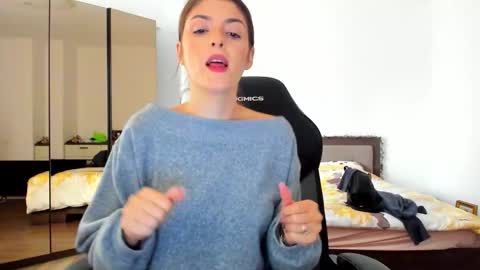 Snapshot of _just_a_simple_girl chatting on October 24, 9:38 am _just_a_simple_girl online show from October 24, 9:38 am