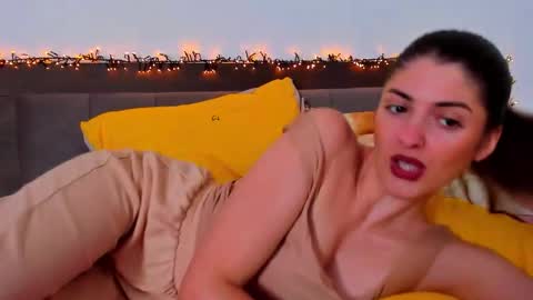 Snapshot of _just_a_simple_girl chatting on November 13, 11:31 am _just_a_simple_girl online show from November 13, 11:31 am