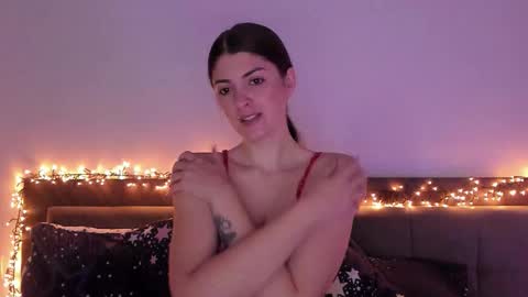 Snapshot of _just_a_simple_girl chatting on November 22, 11:31 am _just_a_simple_girl online show from November 22, 11:31 am