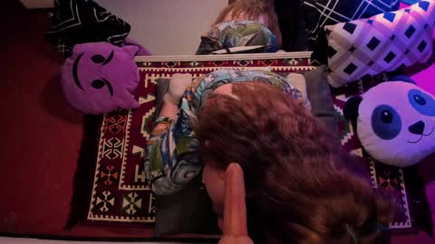 Snapshot of _kimikatt__ chatting on December 30, 8:10 am Kendall online show from December 30, 8:10 am