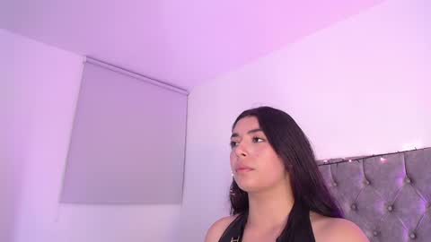 _kimtorres_ online show from December 15, 9:45 am