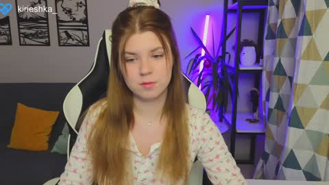 Snapshot of _kirieshka chatting on December 6, 1:55 pm Molly Emily online show from December 6, 1:55 pm