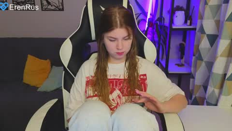 Snapshot of _kirieshka chatting on December 8, 2:09 pm Molly Emily online show from December 8, 2:09 pm