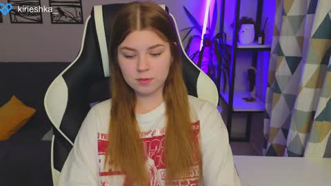 Snapshot of _kirieshka chatting on December 8, 5:11 pm Molly Emily online show from December 8, 5:11 pm