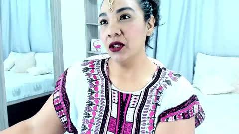 NAILHA SAJANI  online show from December 11, 1:39 pm