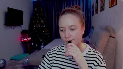 _lalune_ online show from December 2, 12:19 am