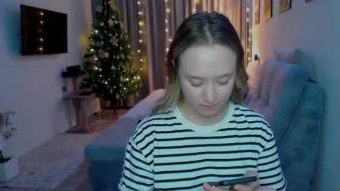 _lalune_ online show from December 16, 9:52 pm