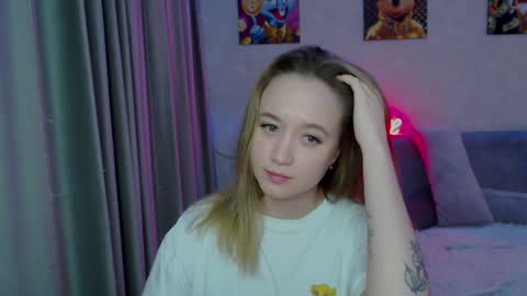 _lalune_ online show from December 24, 9:33 pm