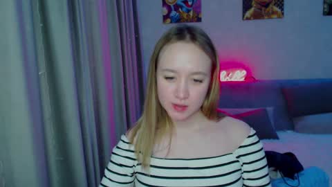 _lalune_ online show from December 28, 5:44 am