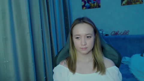 _lalune_ online show from January 4, 3:29 am