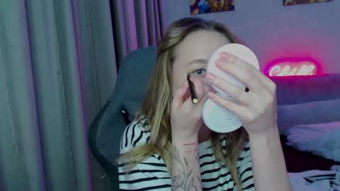 _lalune_ online show from January 6, 12:59 am