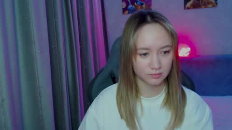 _lalune_ online show from January 18, 7:37 pm