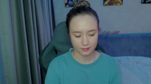 _lalune_ online show from January 25, 11:43 pm