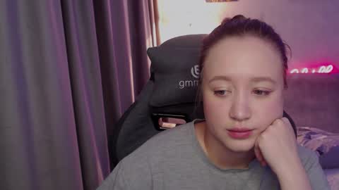 _lalune_ online show from September 27, 5:07 pm