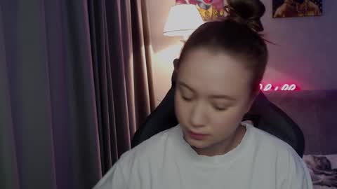 _lalune_ online show from October 20, 2:56 am