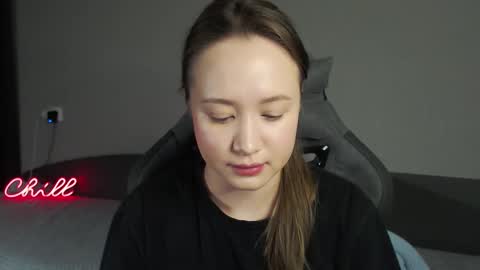 _lalune_ online show from November 28, 7:27 pm