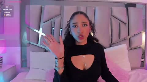 Lanna  online show from January 25, 2:03 pm