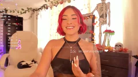 Laura online show from October 29, 7:04 pm