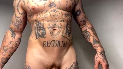 Snapshot of _layne chatting on December 4, 2:42 am Layne online show from December 4, 2:42 am