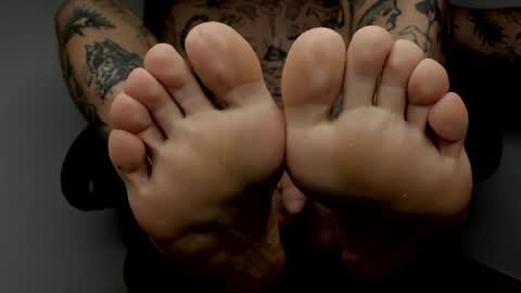 Snapshot of _layne chatting on December 10, 11:11 am Layne online show from December 10, 11:11 am