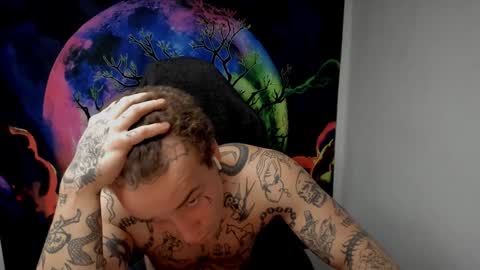 Snapshot of _layne chatting on December 11, 5:26 pm Layne online show from December 11, 5:26 pm