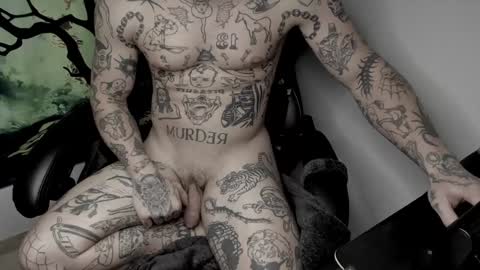 Snapshot of _layne chatting on December 12, 5:15 pm Layne online show from December 12, 5:15 pm