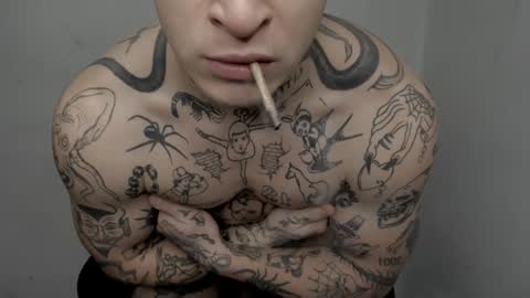 Snapshot of _layne chatting on December 13, 10:41 am Layne online show from December 13, 10:41 am